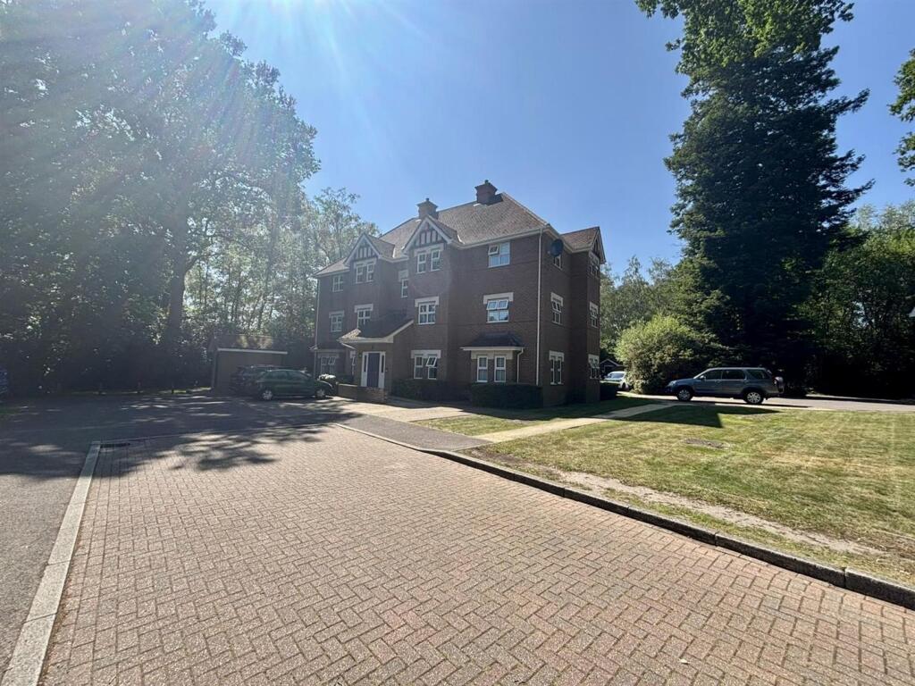 Main image of property: Kintbury Close, Fleet