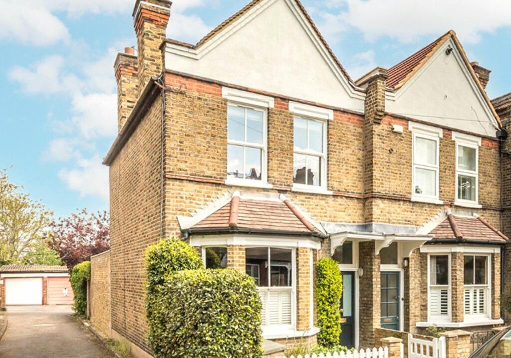 3 bedroom end of terrace house for sale in Grove Road, Barnes, London, SW13