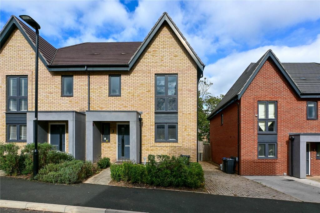 3 bedroom semidetached house for sale in New House Farm Drive