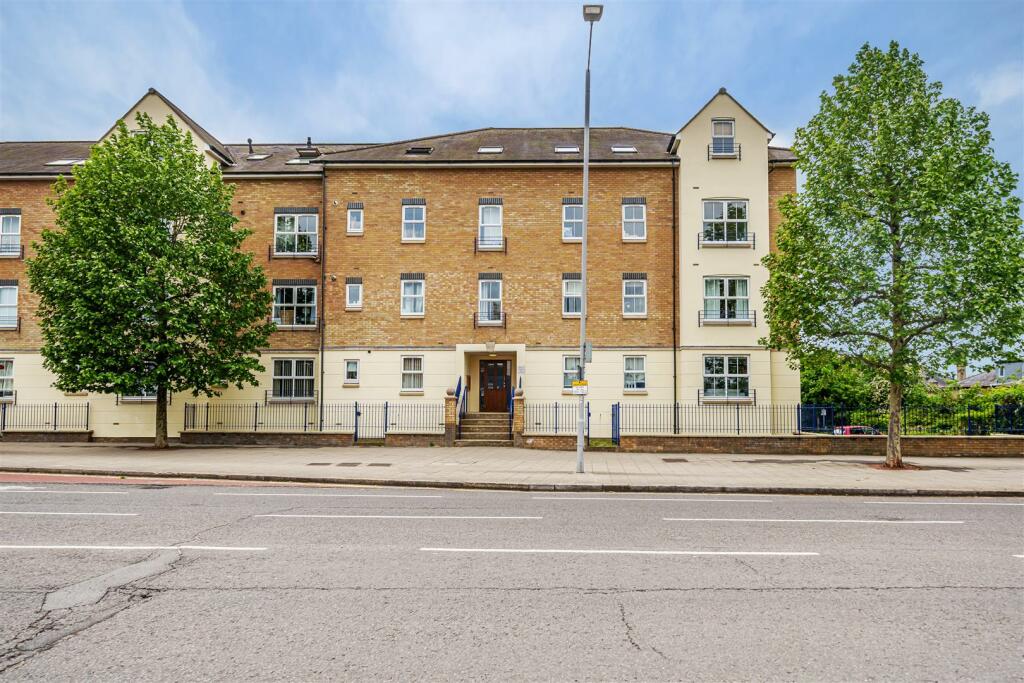 2 bedroom apartment for rent in Richmond Road, Kingston Upon Thames, KT2