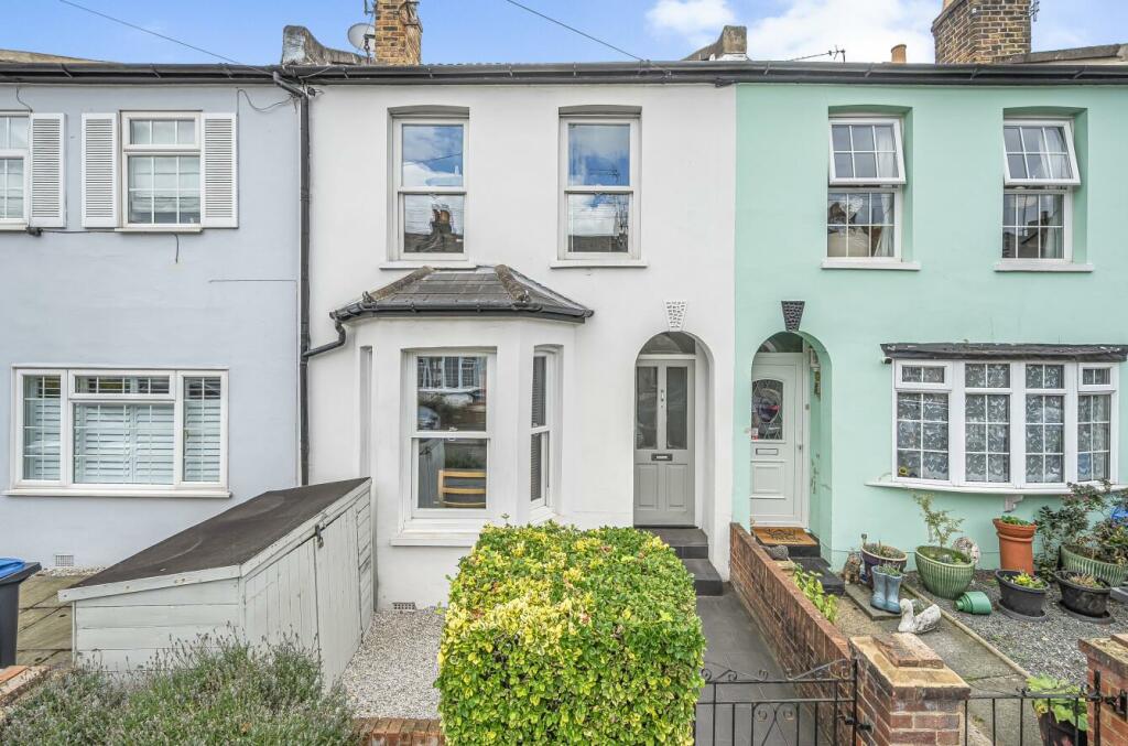 3 bedroom terraced house for sale in Elton Road, Kingston Upon Thames, KT2