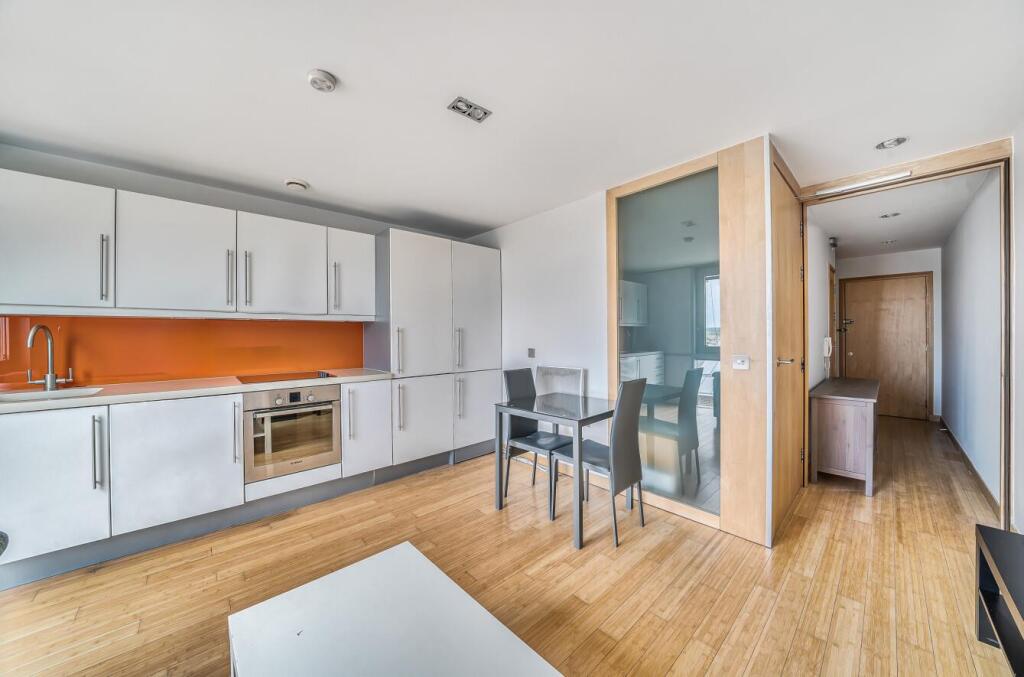 Main image of property: 32 Richmond Road, Kingston Upon Thames