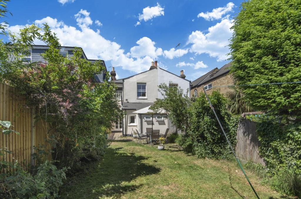 3 bedroom semidetached house for sale in Canbury Park Road, Kingston