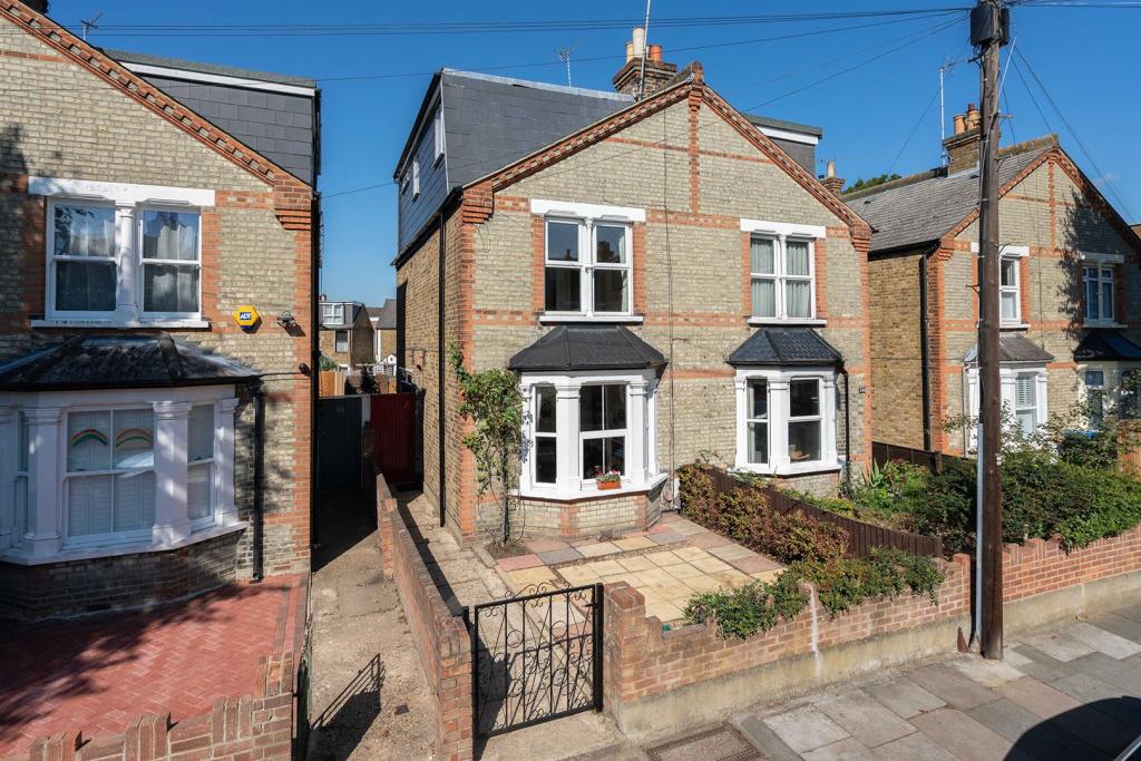 4 bedroom semidetached house for sale in Canbury Avenue, Kingston Upon