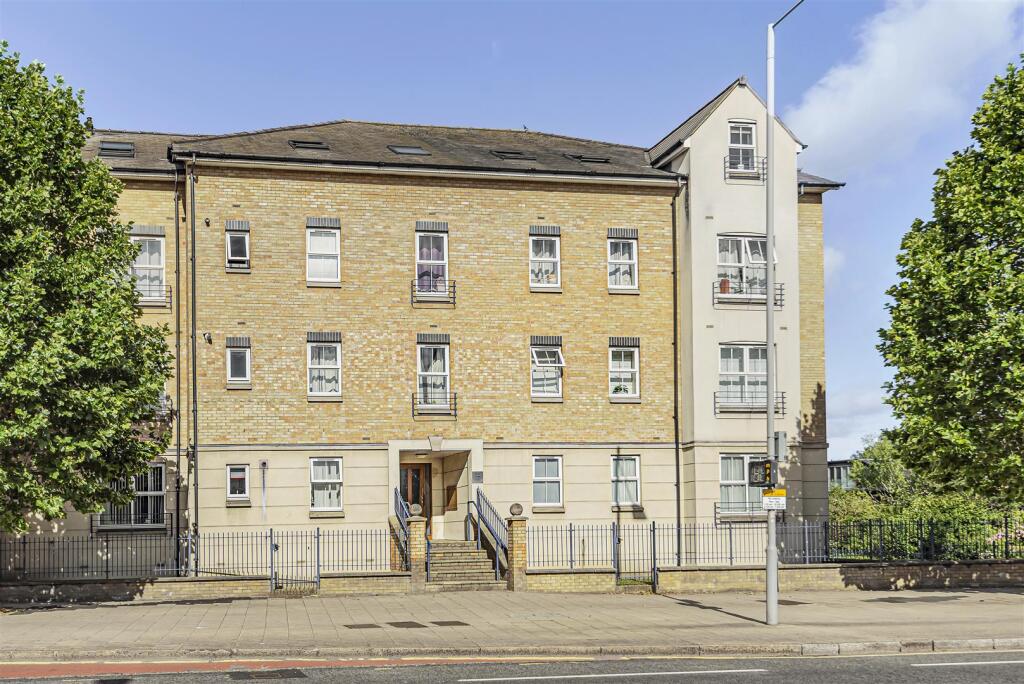 Main image of property: Kew Court, Richmond Road, Kingston upon Thames
