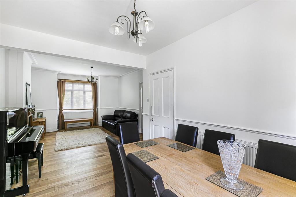3 bedroom semidetached house for sale in Totteridge Lane, Totteridge