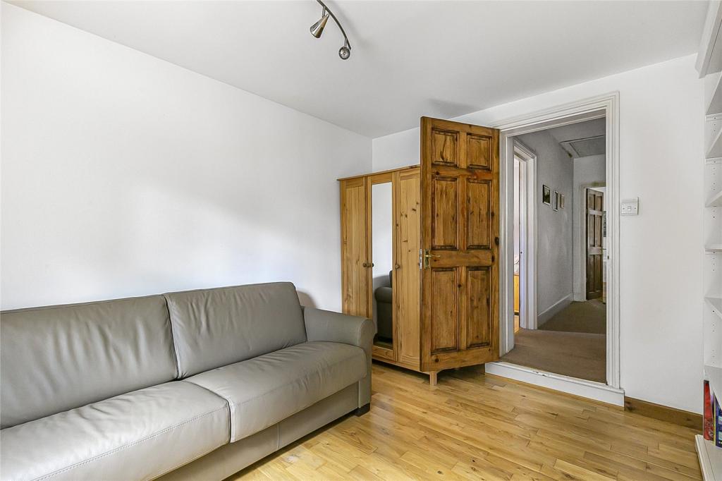 3 bedroom semidetached house for sale in Totteridge Lane, Totteridge