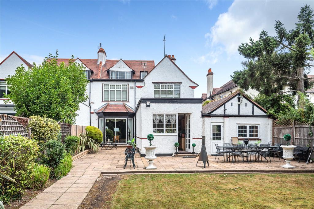 6 bedroom semidetached house for sale in Athenaeum Road, Whetstone