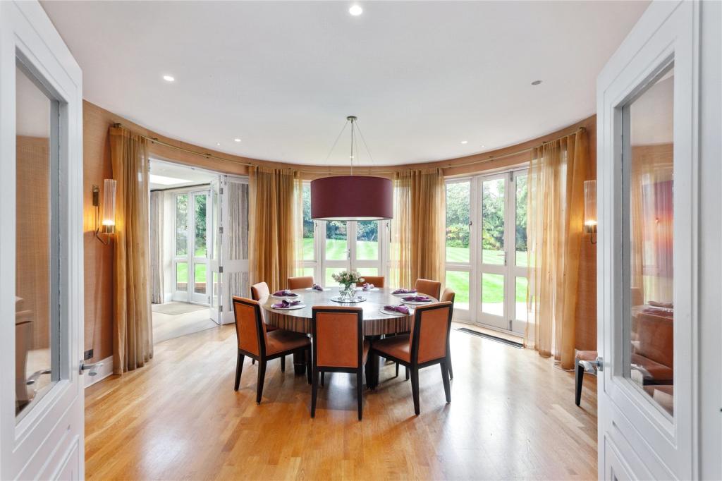 6 bedroom detached house for sale in Northcliffe Drive, London, N20