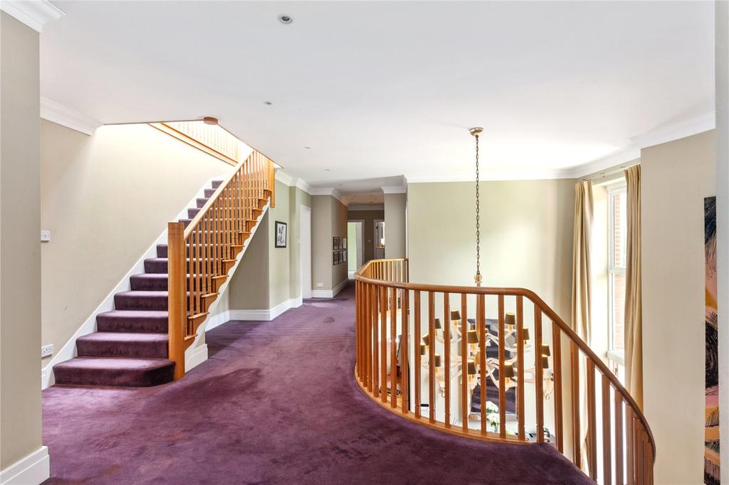 6 bedroom detached house for sale in Northcliffe Drive, London, N20