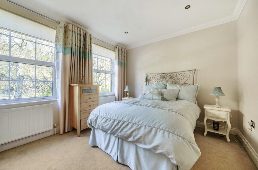 3 bedroom detached house for sale in Baxendale, Whetstone, London, N20