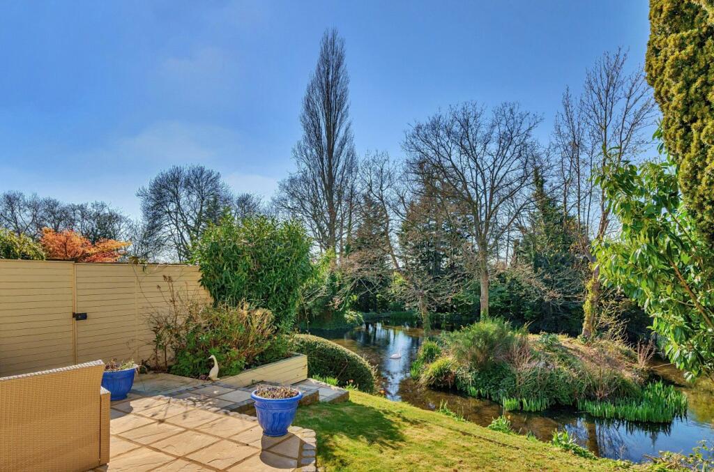 3 bedroom detached house for sale in Baxendale, Whetstone, London, N20