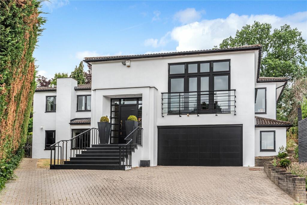 5 bedroom detached house for sale in The Pastures, Totteridge, London, N20