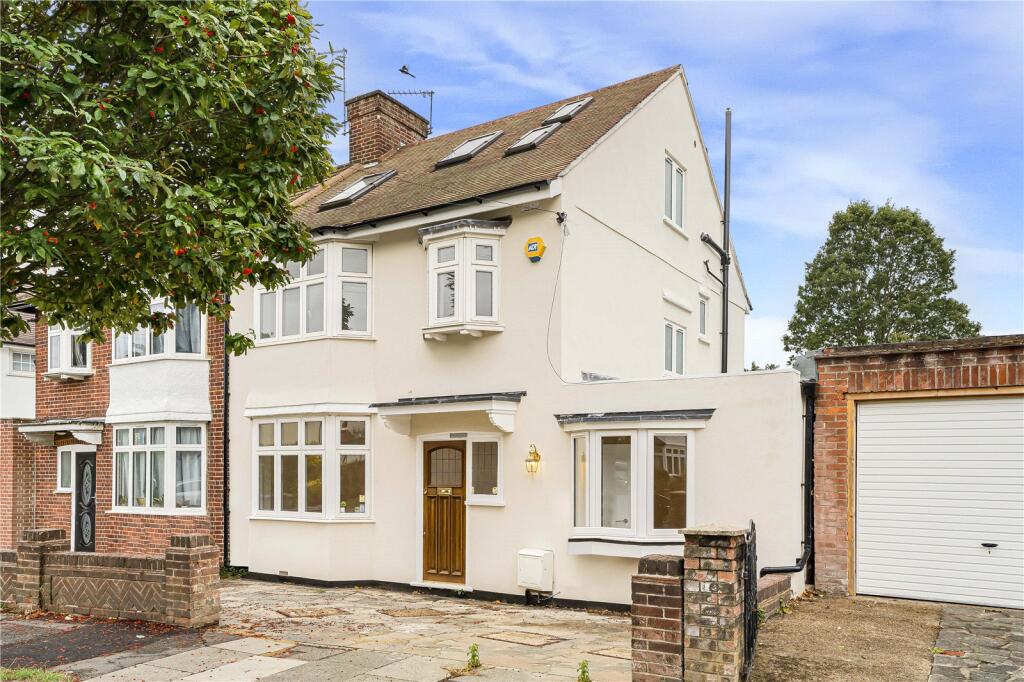 Main image of property: Queens Avenue, London, N20
