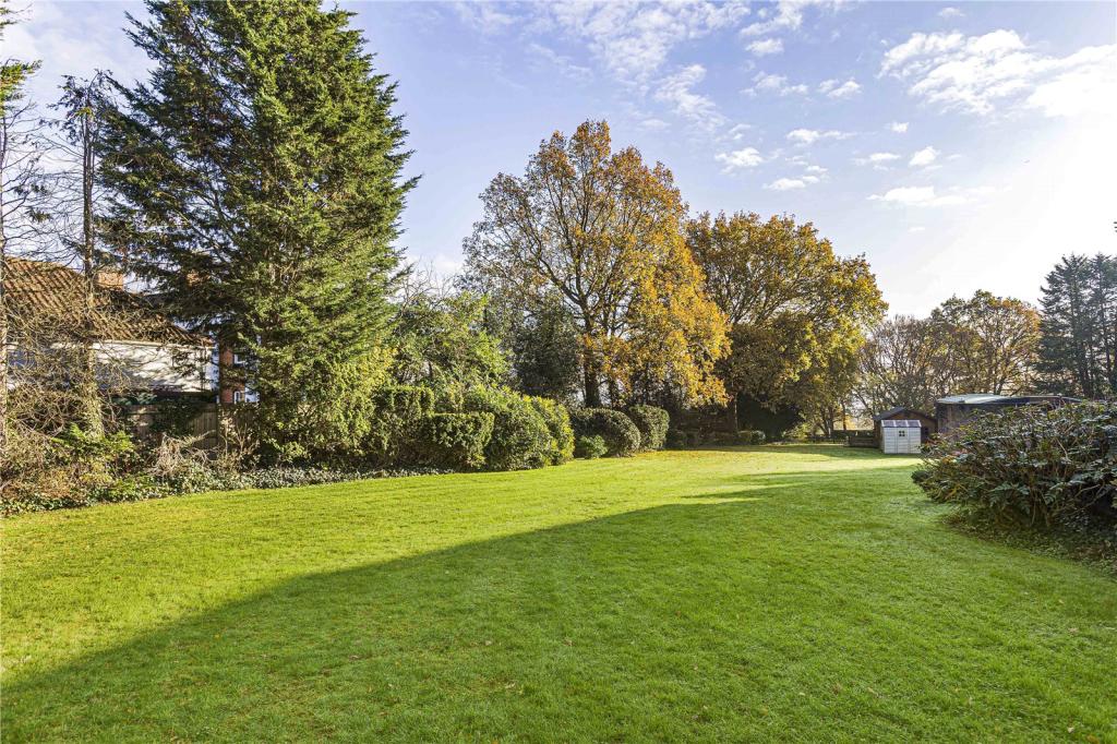 8 bedroom detached house for sale in Totteridge Common, Totteridge