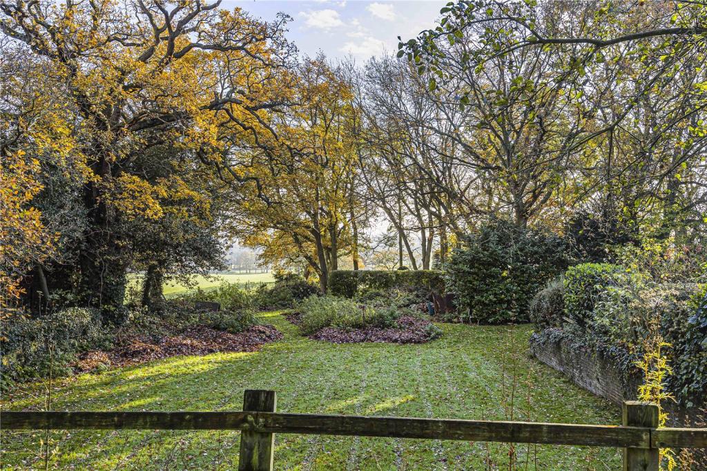 8 bedroom detached house for sale in Totteridge Common, Totteridge