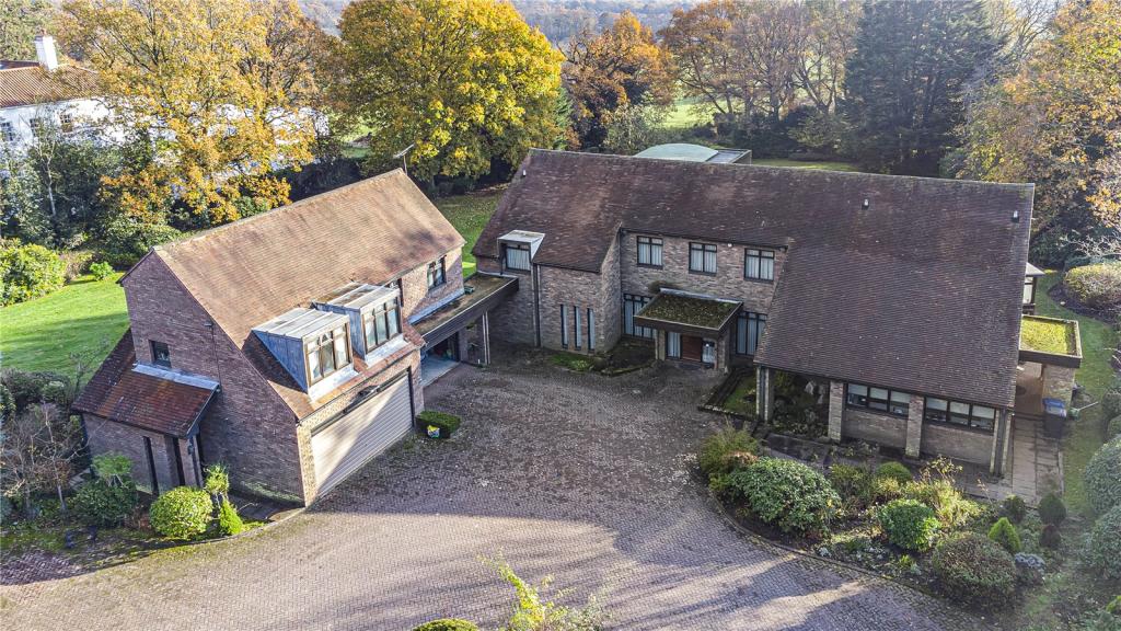 8 bedroom detached house for sale in Totteridge Common, Totteridge