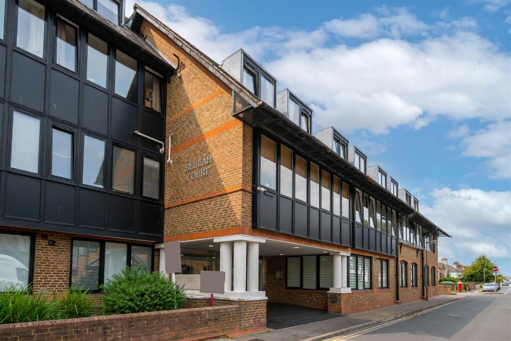 1 bedroom apartment for sale in Albert Road, Horley, Surrey, RH6