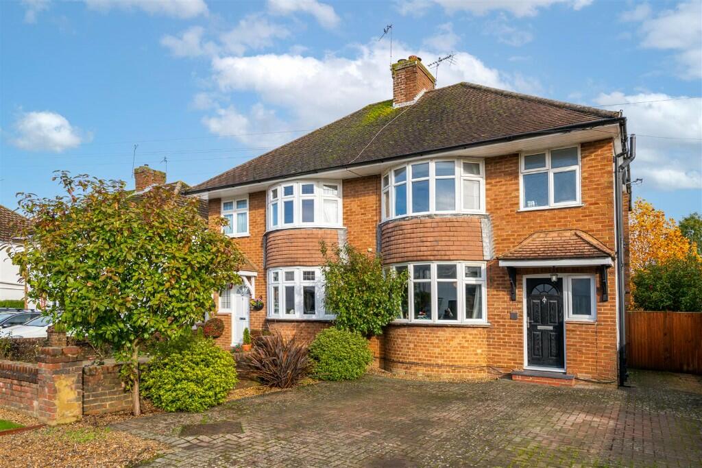 3 bedroom semidetached house for sale in Parkway, Horley, Surrey, RH6