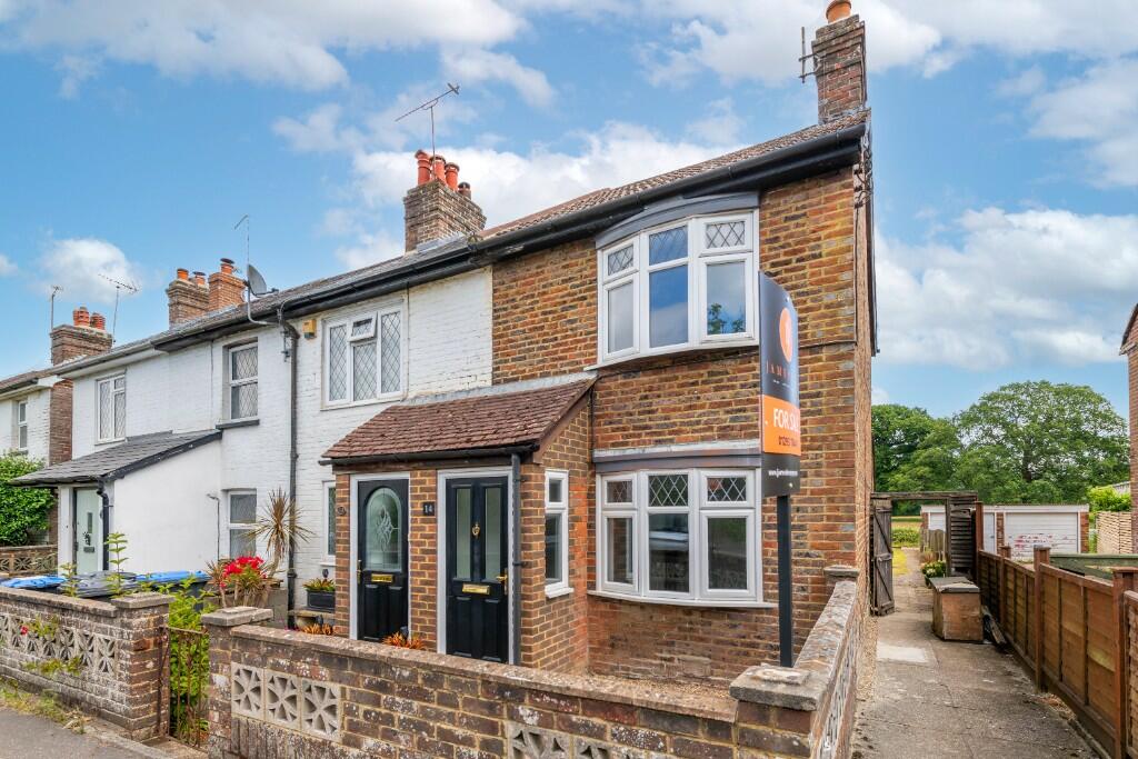 2 bedroom end of terrace house for sale in Tilgate Forest Row, RH11