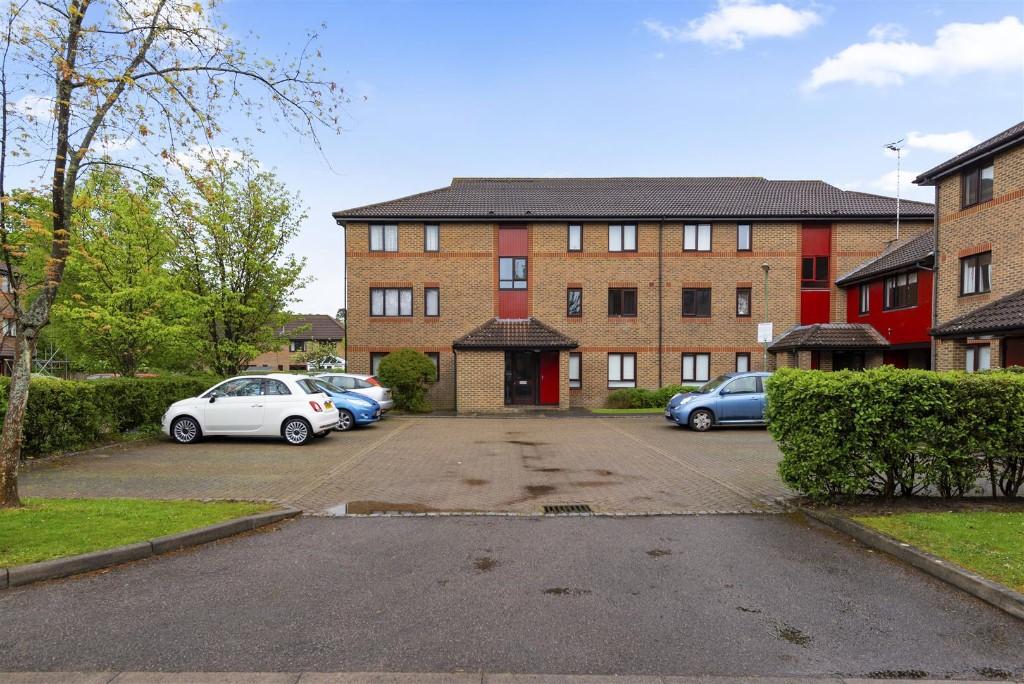 Studio flat for rent in Horley, Surrey, RH6