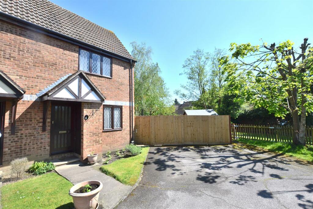 1 bedroom semidetached house for sale in Colbred Corner, Ancells Farm, Fleet, GU51