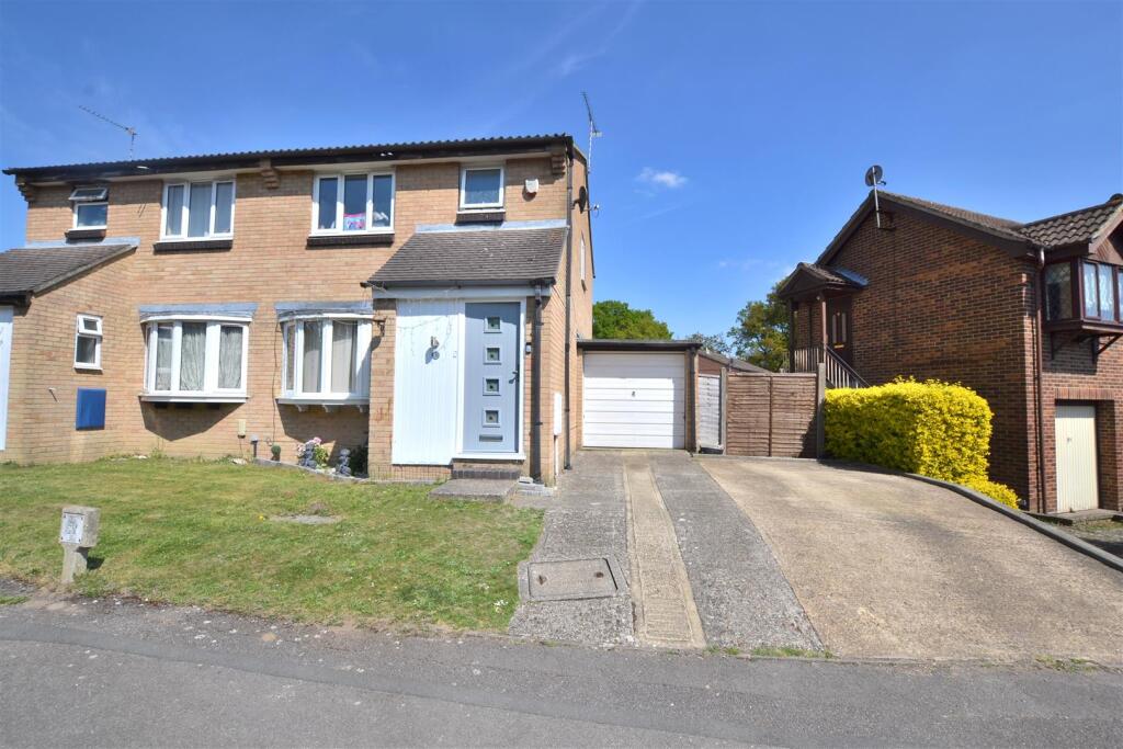 Main image of property: Wantage Road, College Town