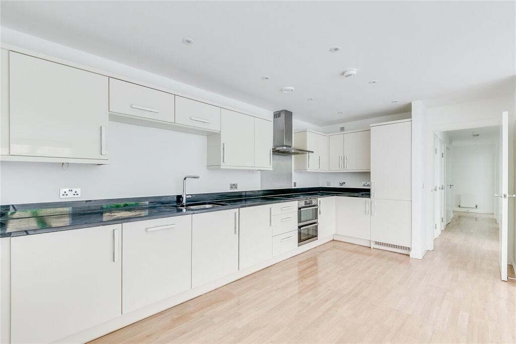 3 bedroom apartment for rent in Chamberlayne Road, London, NW10
