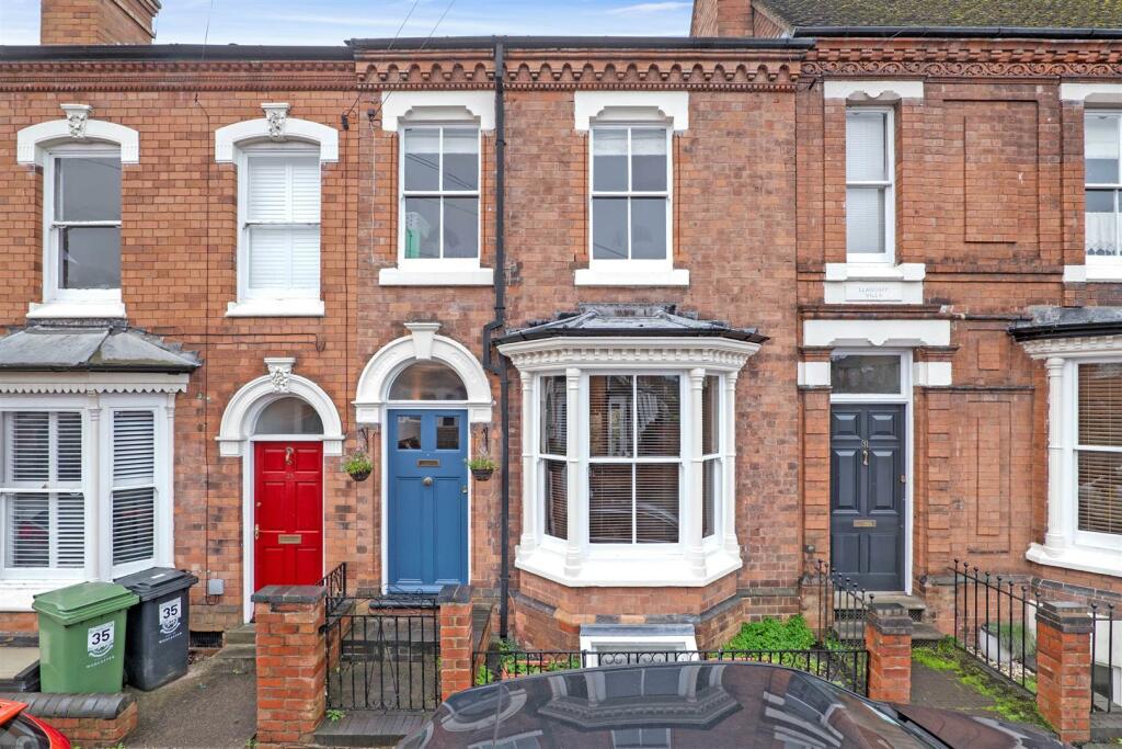3 bedroom terraced house for sale in St. Dunstans Crescent, Battenhall, Worcester, WR5