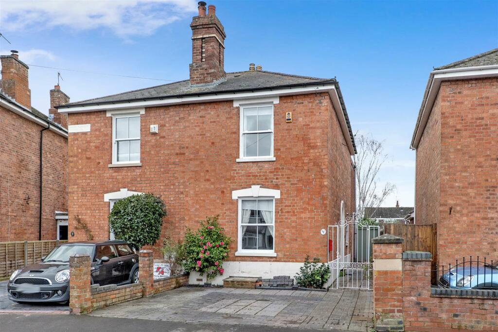 2 bedroom semi-detached house for sale in Lechmere Crescent, Worcester, WR2