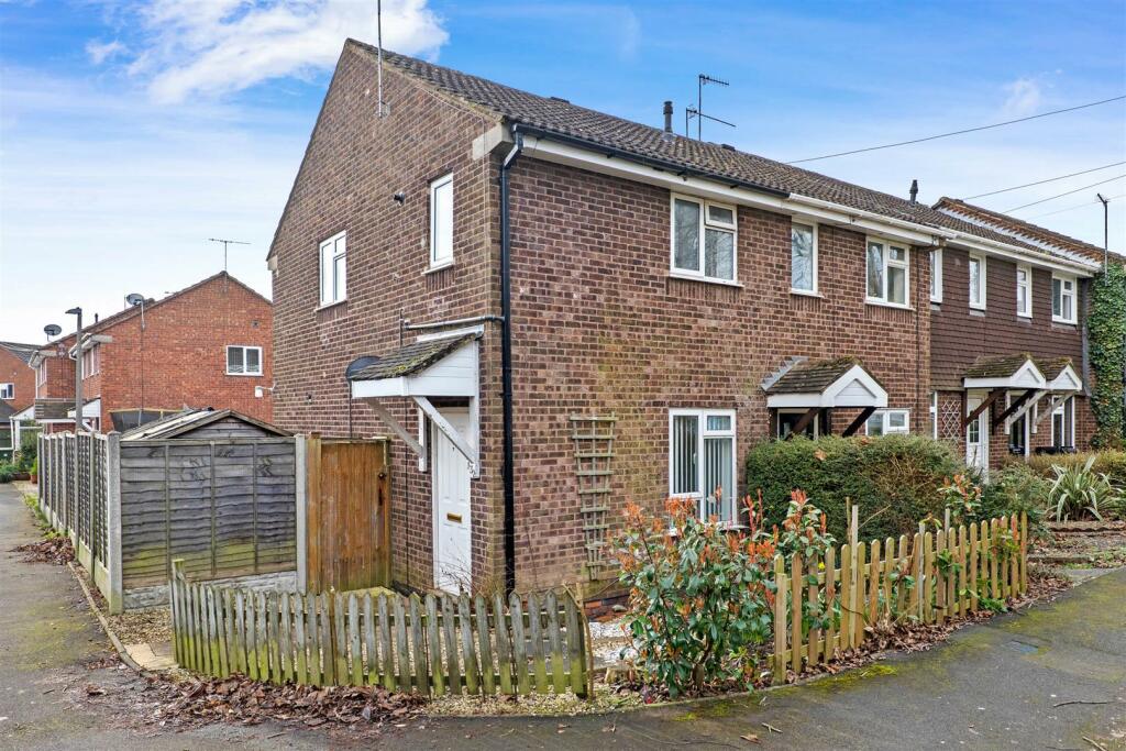 2 bedroom end of terrace house for sale in Whitewood Way, Worcester, WR5