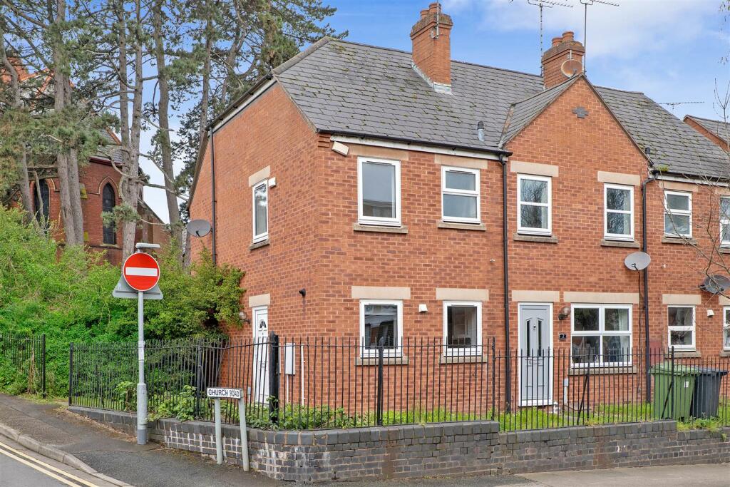 2 bedroom terraced house for sale in Church Road, Worcester, WR3