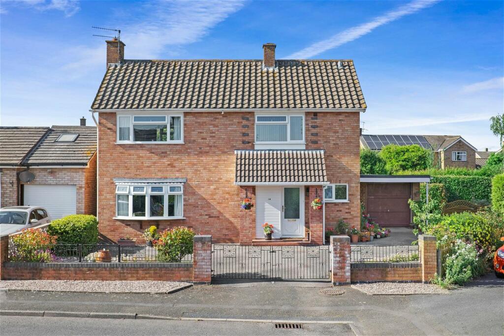 3 bedroom detached house for sale in Brookside, Kempsey Worcester, WR5