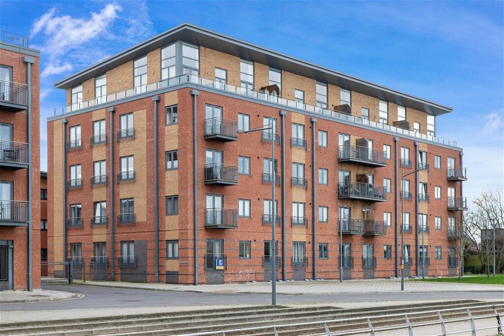 1 bedroom apartment for sale in Woodhouse Close, Diglis, Worcester, WR5