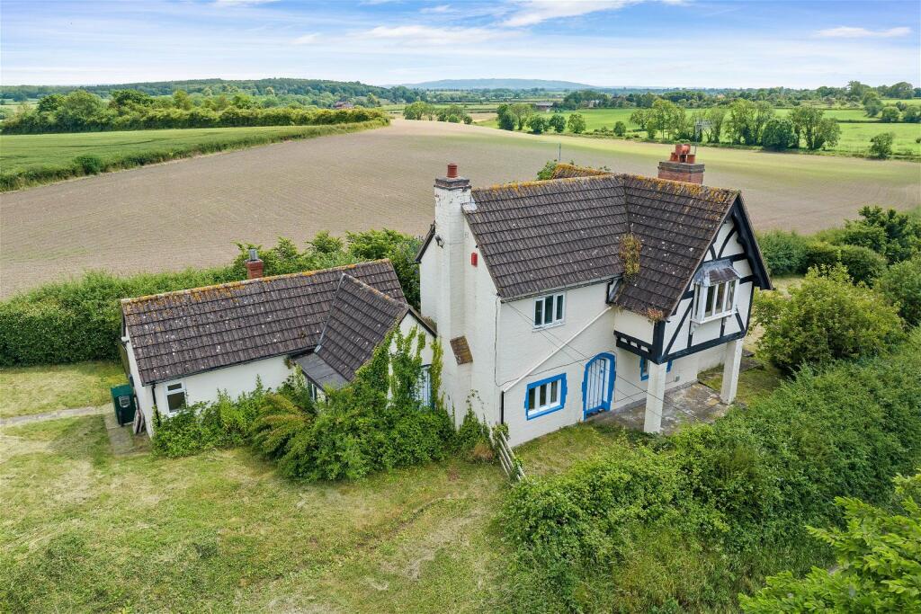 3 bedroom detached house for sale in Old Turnpike Road, Crowle
