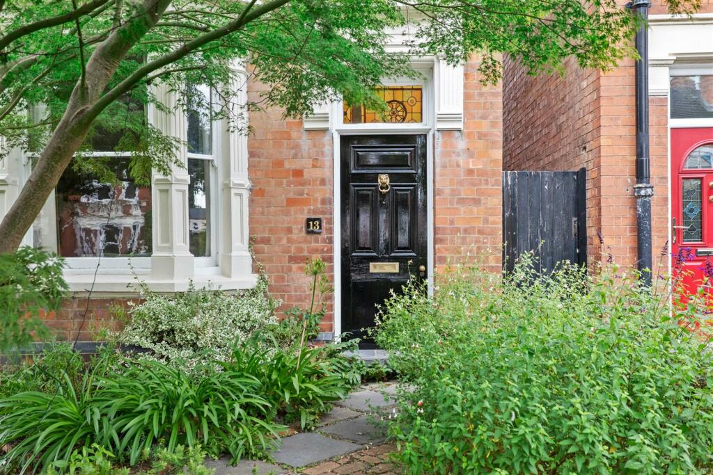 4 bedroom semi-detached house for sale in Park Avenue, Barbourne, Worcester, WR3