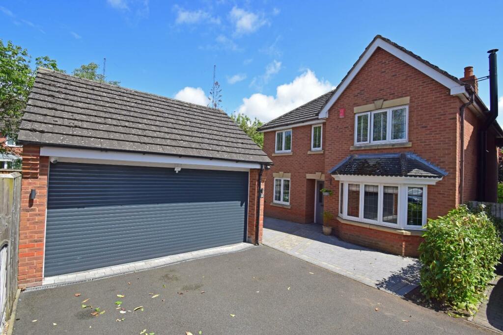 4 bedroom detached house for sale in 32 Pear Tree Way, Wychbold