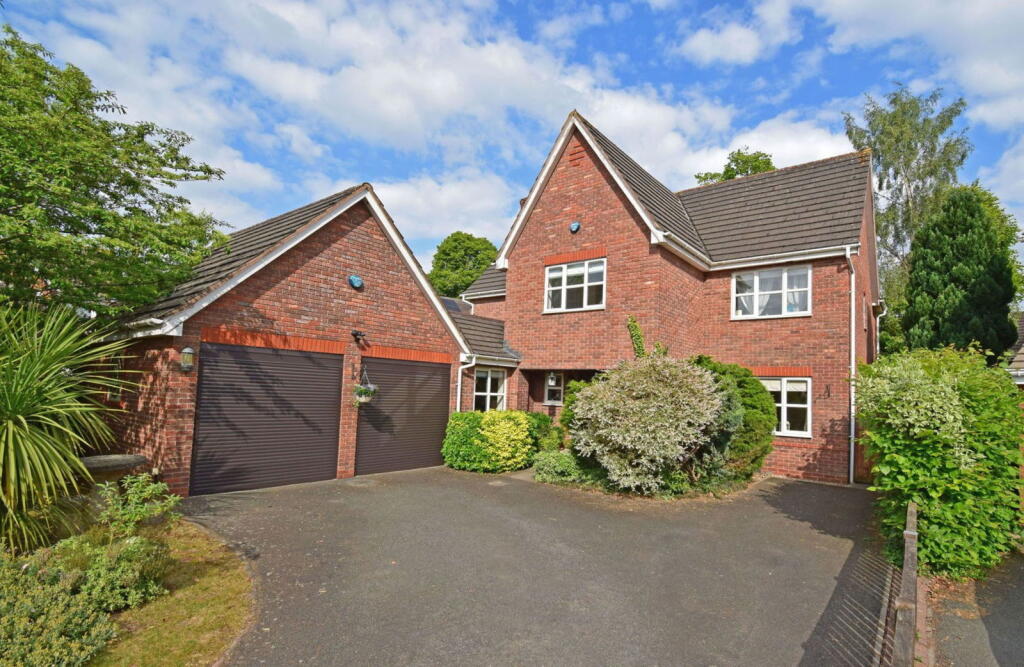 Main image of property: 59 Appletrees Crescent, Woodland Grange, Bromsgrove, B61 0UD
