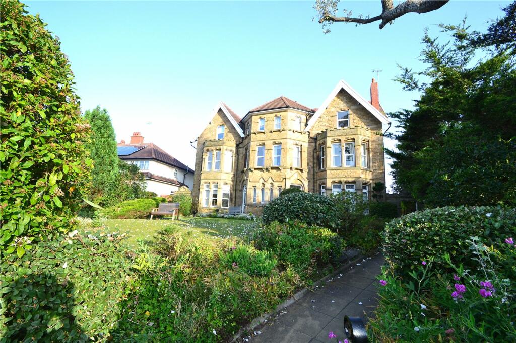 2 bedroom apartment for sale in Birkenhead Road, Hoylake, Wirral