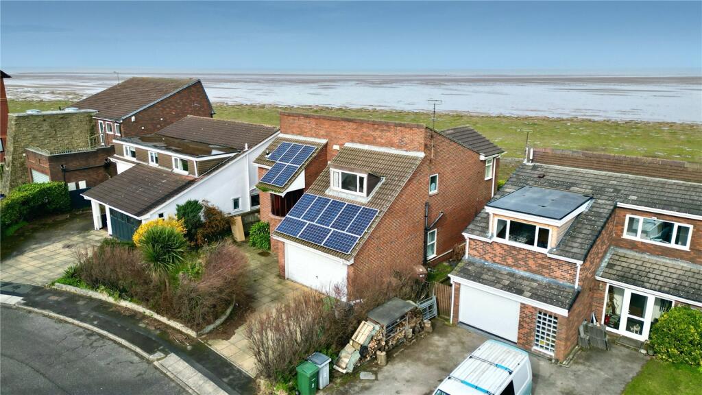 4 bedroom detached house for sale in Kings Court, Hoylake, Wirral