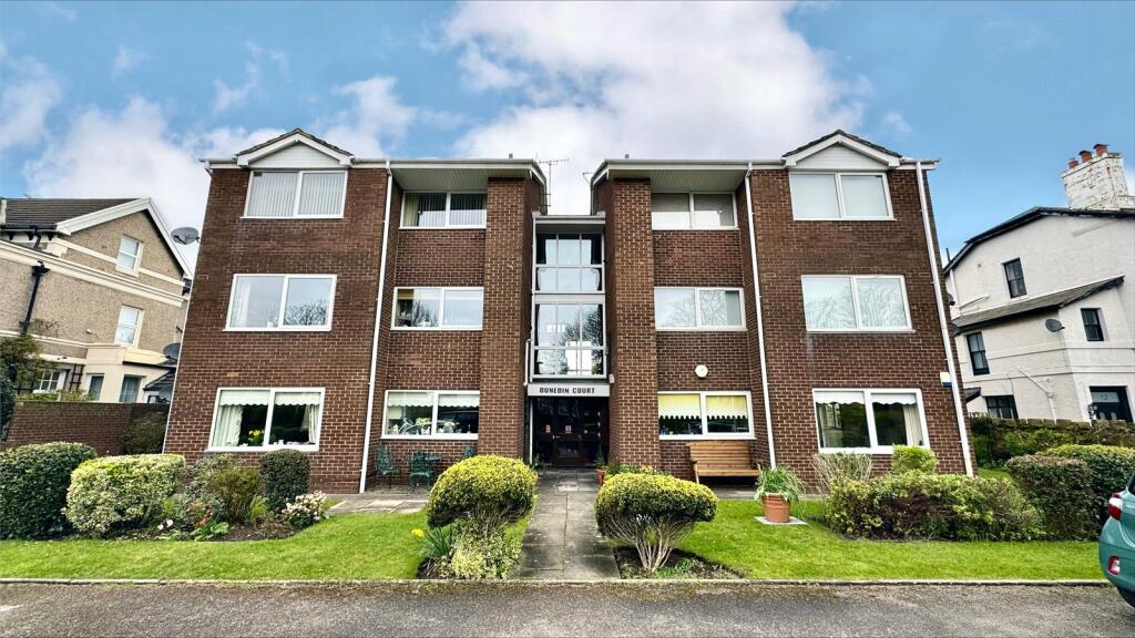 2 bedroom apartment for sale in Stanley Road, Hoylake, Wirral