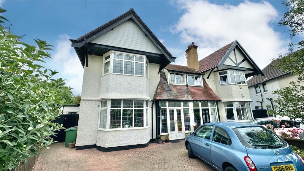 4 bedroom semidetached house for sale in Parkway, Meols, Wirral, CH47