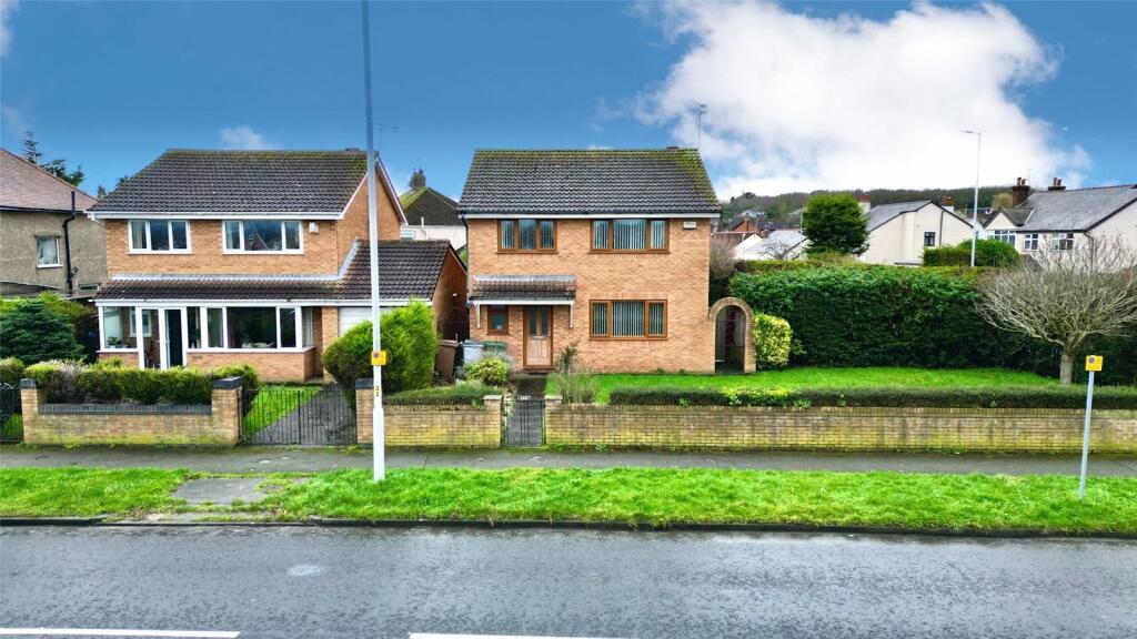 4 bedroom detached house for sale in Frankby Road, West Kirby, Wirral