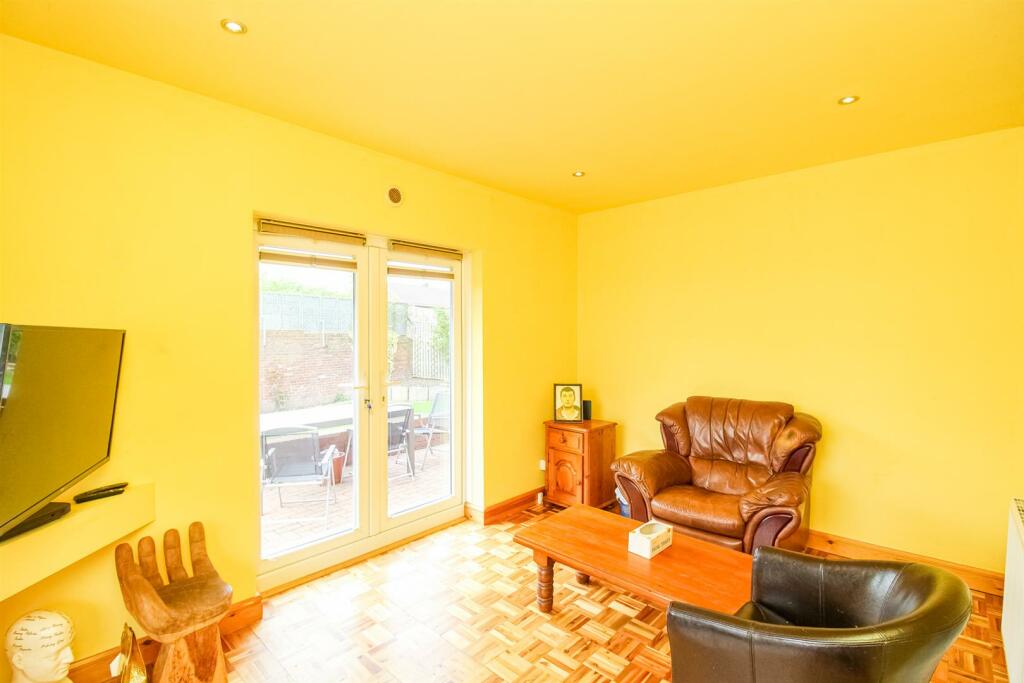 4 bedroom detached house for sale in Weeland Road, Sharlston Common