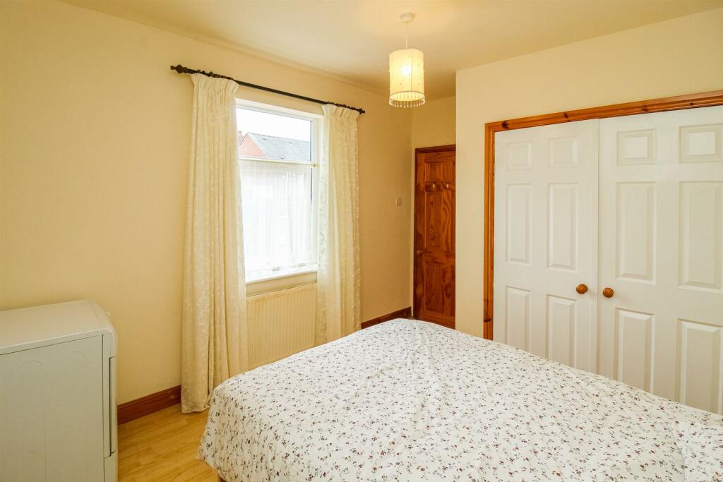 4 bedroom detached house for sale in Weeland Road, Sharlston Common