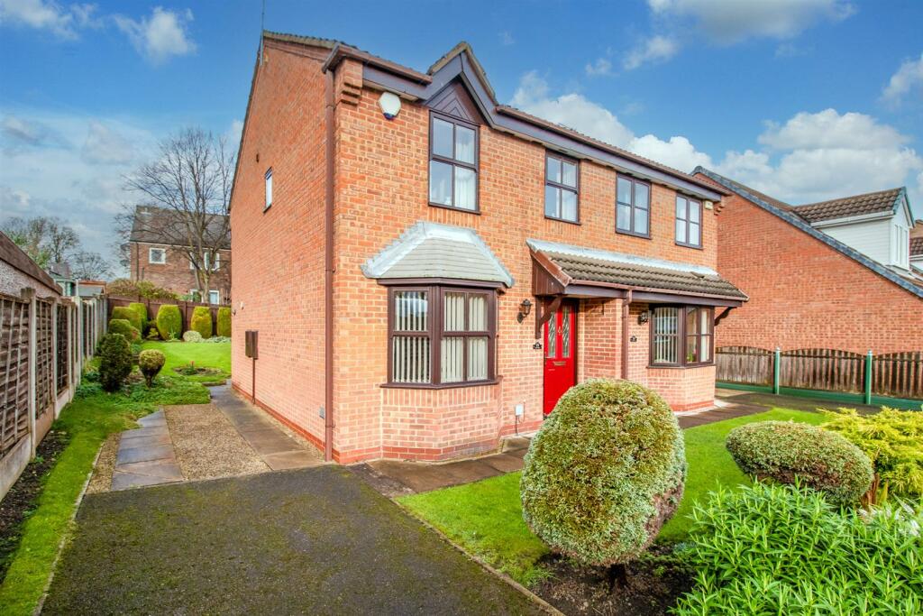 3 bedroom semidetached house for sale in Shaw Close, Normanton, WF6