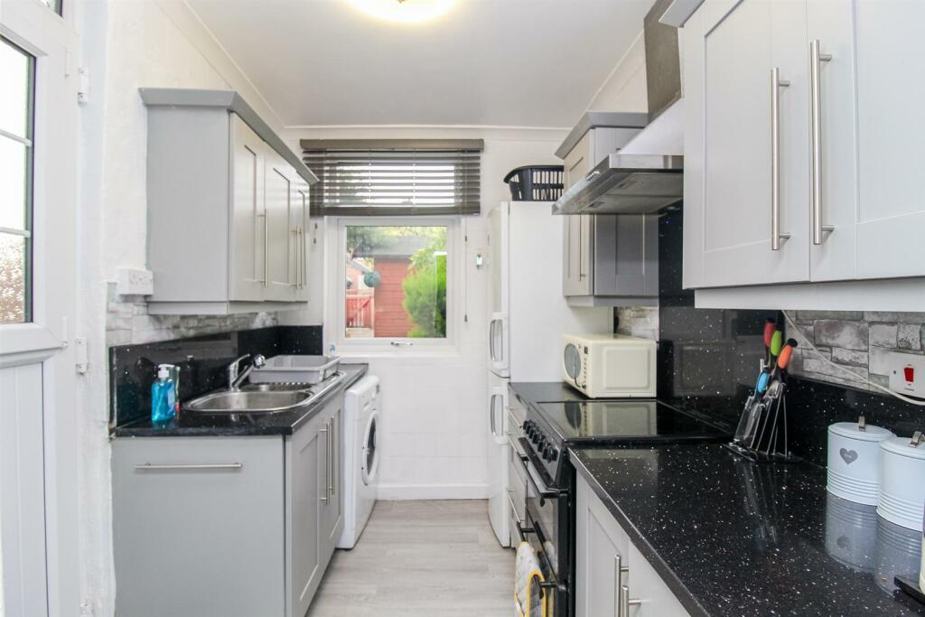 2 bedroom terraced house for sale in Smawthorne Grove, Castleford, WF10