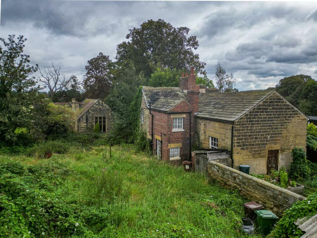 3 bedroom detached house for sale in Main Street, Badsworth, Pontefract