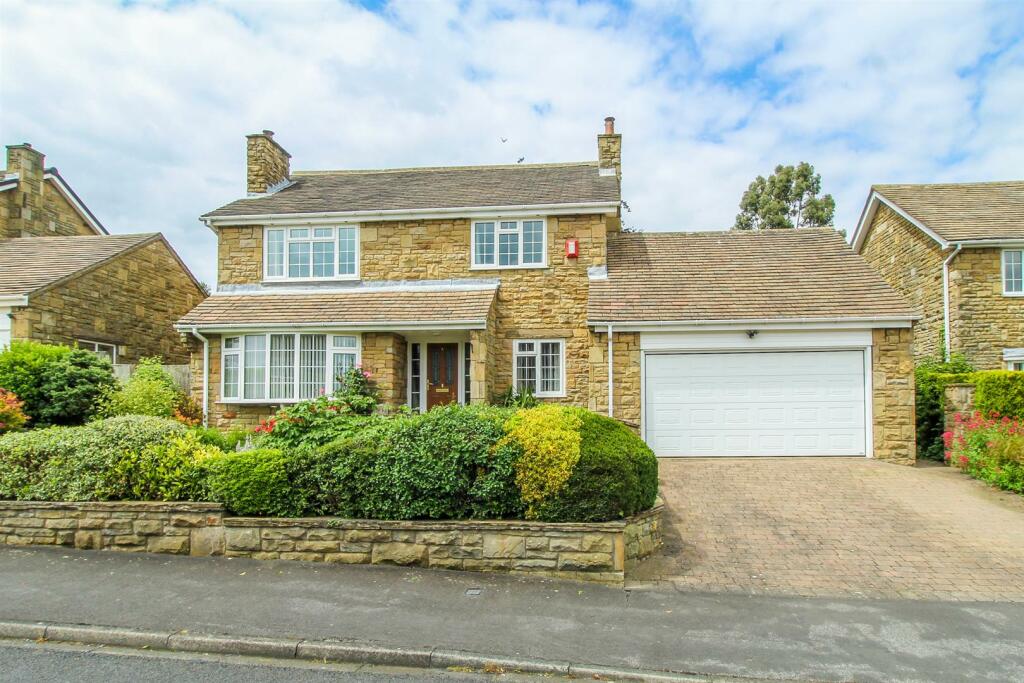 4 bedroom detached house for sale in Huntsmans Way, Badsworth