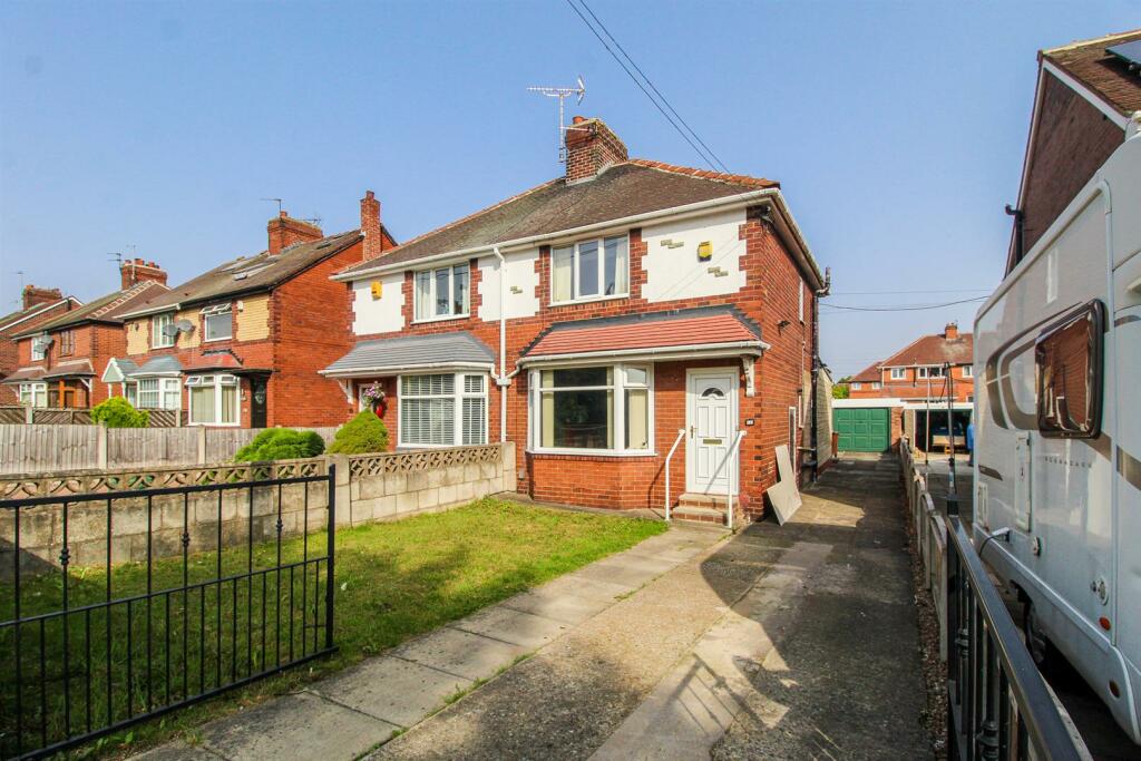2 bedroom semidetached house for sale in Airedale Road, Castleford, WF10